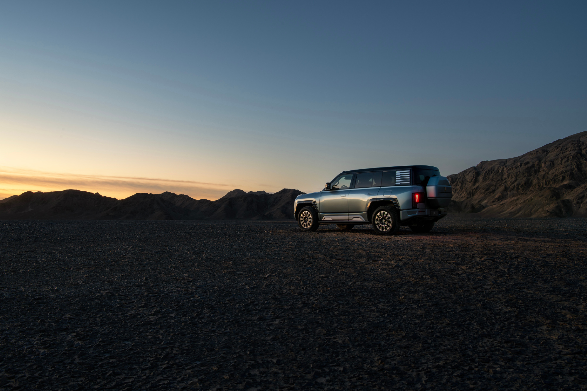 109.8 万元,比亚迪仰望 U8 新能源硬派越野开启预售:综合续航 1000km、首搭六大核心技术 109.8 万元,比亚迪仰望 U8 新能源硬派越野开启预售:综合续航 1000km、首搭六大核心技术