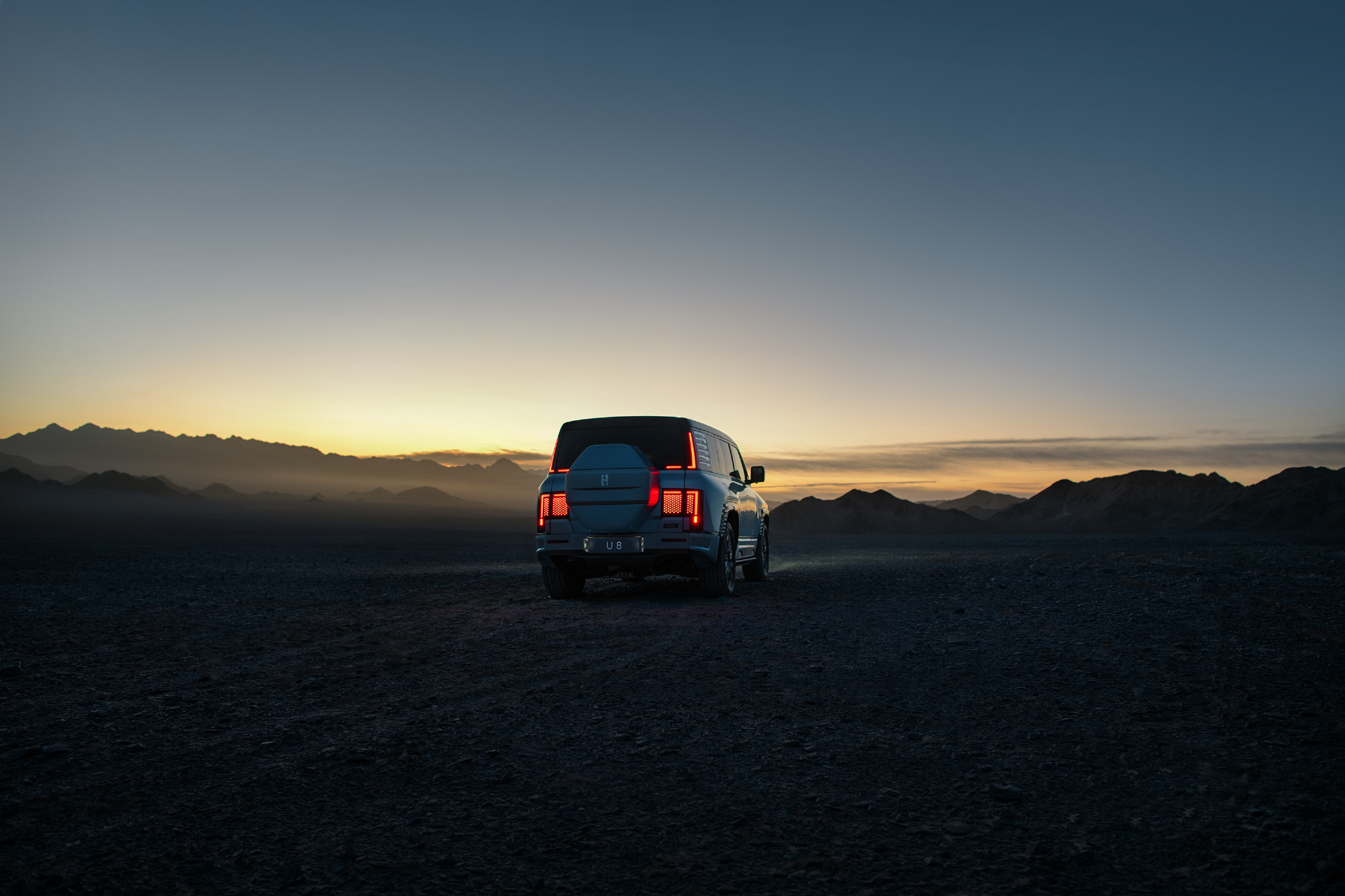 109.8 万元,比亚迪仰望 U8 新能源硬派越野开启预售:综合续航 1000km、首搭六大核心技术 109.8 万元,比亚迪仰望 U8 新能源硬派越野开启预售:综合续航 1000km、首搭六大核心技术